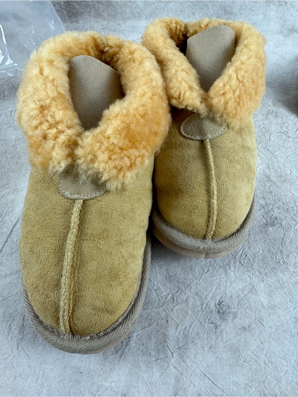 Emu women’s Shearling Clog Slippers - Tan.